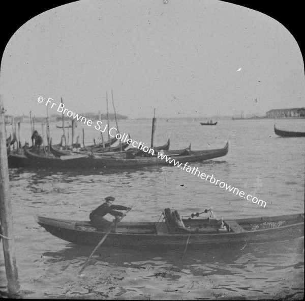 GONDOLAS ON GRAND CANAL